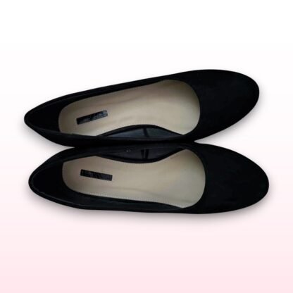 Black Suede Block Heel Court Shoes – Size 6 - Image 3